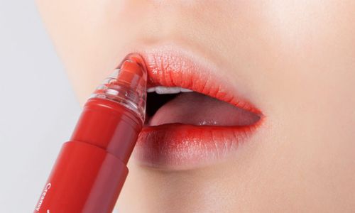 Pilihlah lip tint dengan warna yang sesuai skin tone Pilihlah lip tint dengan warna yang sesuai skin tone