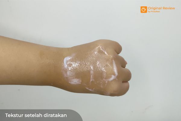 HadaLabo Gokujyun Face Wash - Texture (After)